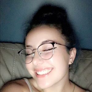 Meet your Posher, Ava